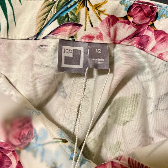 J.C. Penney Multicolor Floral Shorts - Picture 4 of 5